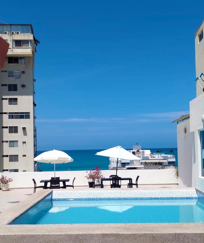 Alojate A Una Calle De La Playa Y Malecon Salinas  Eksteriør billede